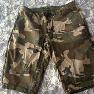 JETLAG SHORTS REVERSABLE MILITARY COLOR. Zipper, back , sides pocket Size 30-31